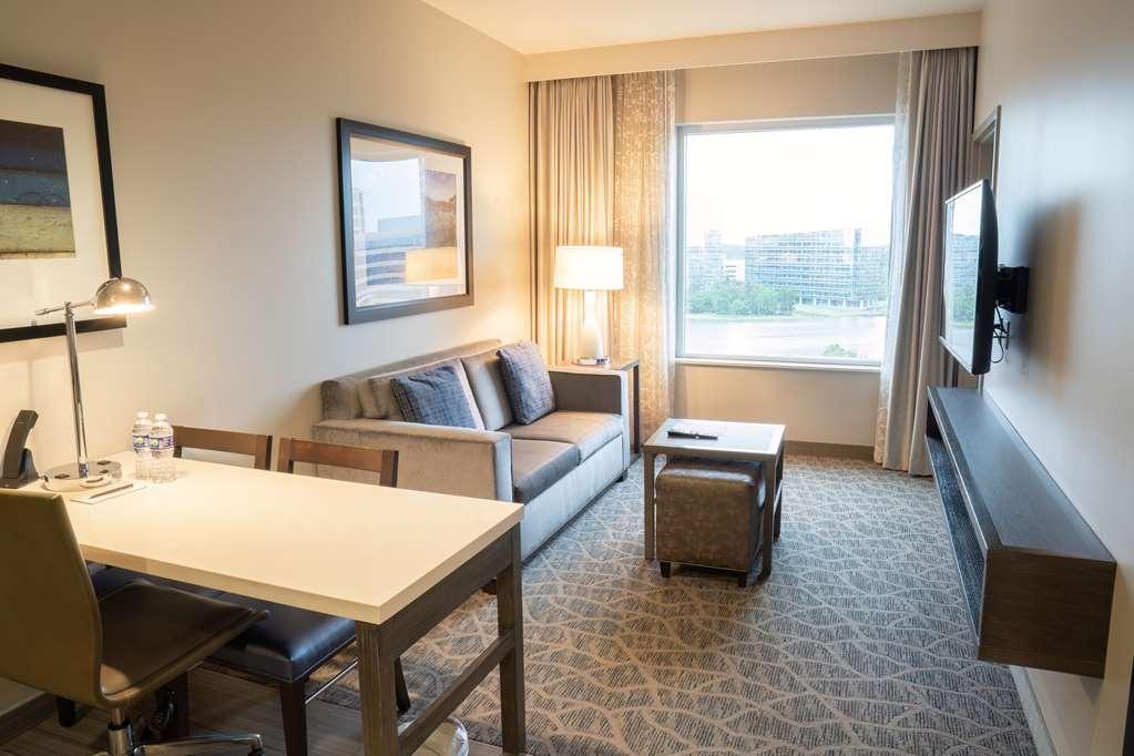 Embassy Suites By Hilton Зе-Вудлендс Номер фото